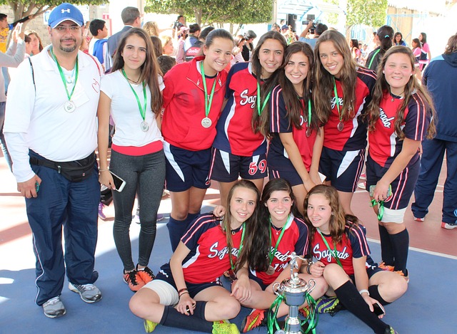 他的团队合 他的团队合