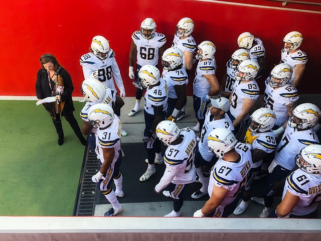 为了助教裁掉主帅！詹金斯被裁太憋屈，灰熊管理层矛头直指莫兰特.