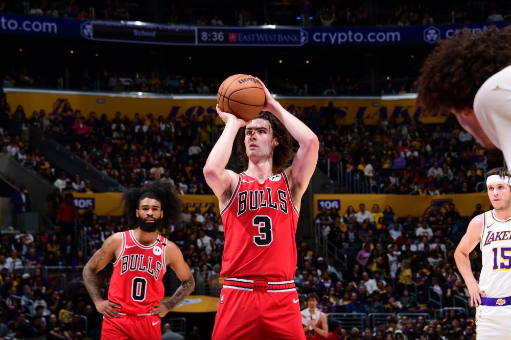 20场18球7助！本泽马社媒庆祝战胜新月：精彩的比赛，感谢球迷.